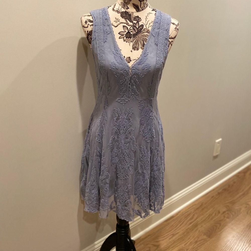 🎀 Free People V-Neck Lace Dress 🎀